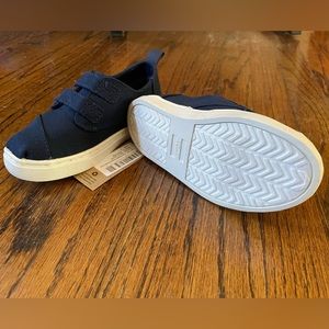 TOMS Tiny Cordones Sneaker Navy size 9